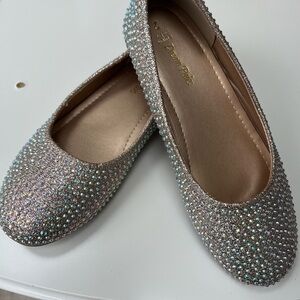 Girls size 2 Dream Pairs Glittery Dress Shoes for Kids - Silver and Gold